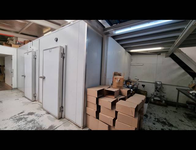 172M² FACTORY TO LET IN WOODSTOCK